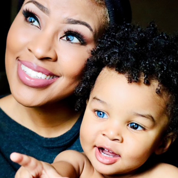 Это не линзы: как выглядит женщина с самым редким в мире цветом глаз