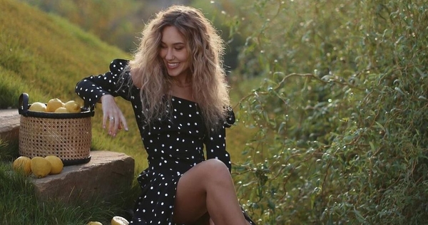 "Нежно и сочно": Победительница "Холостяка 9" показала обнаженное фото