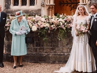 Мама принцессы Беатрис показала ранее неопубликованное фото со свадьбы дочери