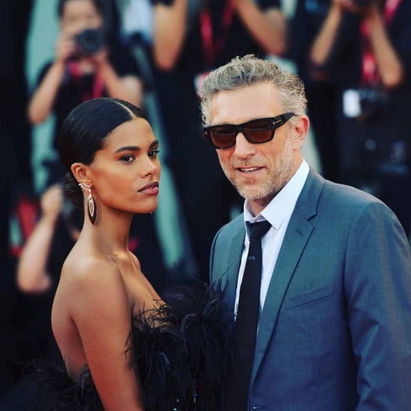 Венсан Кассель показал обнаженное фото с молодой женой-моделью