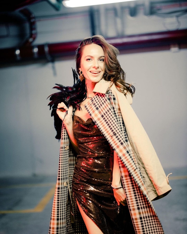 «Такая я была всегда»: жена Остапчука показала зажигательные танцы в машине