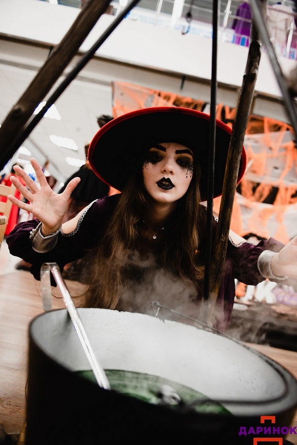 Halloween на Дарынке: топовые герои, опыты от Франкенштейна и мастер-классы декора