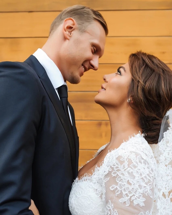 "Люблю свое тело и кожу": Седокова поразила эффектным фото