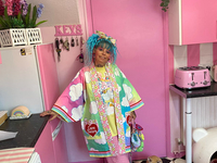 Многодетная мать превратила кухню в домик Барби