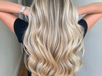 Стильный блонд: как нужно краситься весной 2021