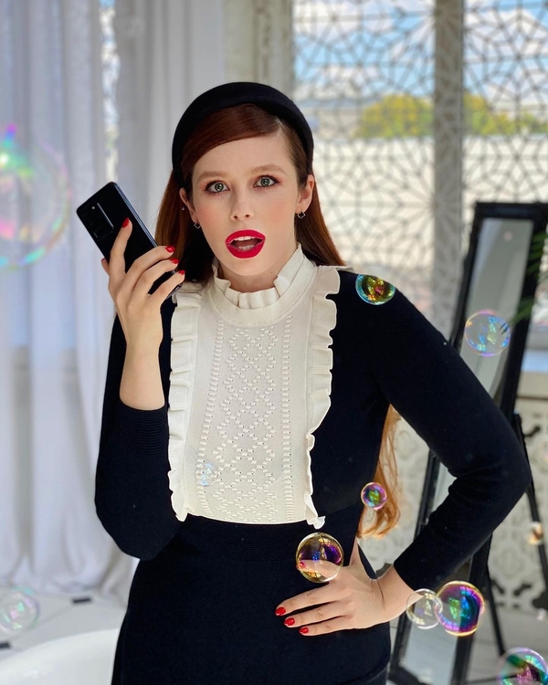 Соня Плакидюк удивила поклонников своей растяжкой и длинными ногами