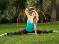 Как не навредить здоровью и своей талии: Плюсы и минусы от занятий с обручем