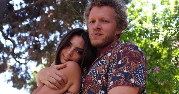 Беременная Эмили Ратаковски растрогала Сеть новым снимком с мужем