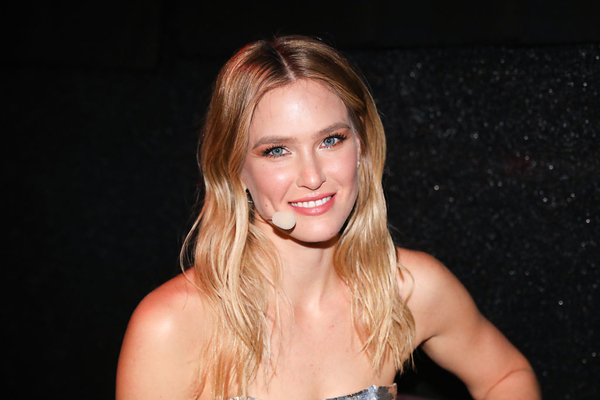 Экс-невеста Ди Каприо Бар Рафаэли запостила откровенное фото в купальнике