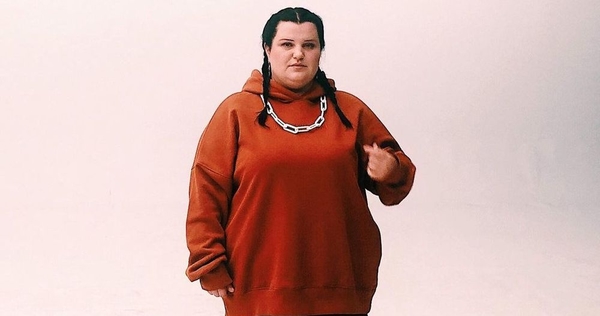 В коротком топе и на каблуках: Рэперша Alyona Alyona снялась для Vogue