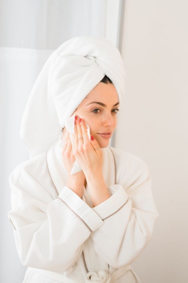 Тревожные сигналы: 3 главных признака, когда кожа устала от косметики