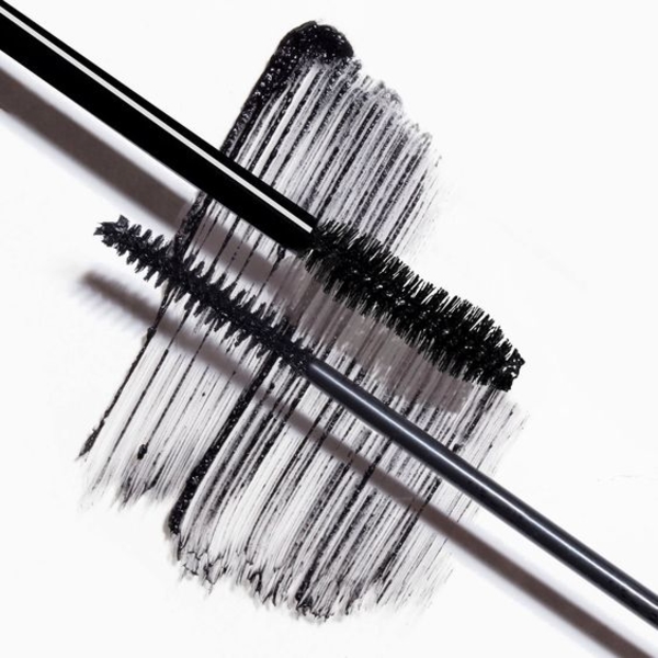 Время вышло: как понять, что косметику пора выкидывать