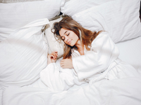 От чего нужно избавиться в спальне, чтобы хорошо спать и высыпаться