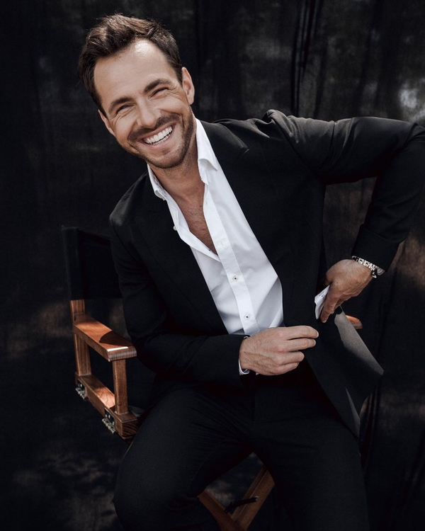 «Повезло с работой»: Сергей Мельник показал, как ему натирали торс перед эфиром