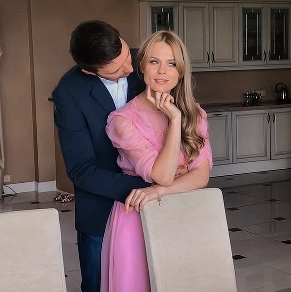 "Взяла инициативу в свои руки": Ольга Фреймут рассказала, как покорила своего мужа