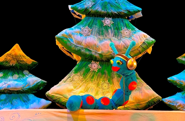 Прем’єра новорічної вистави "Казка про музичну ялинку" у Театрі ляльок