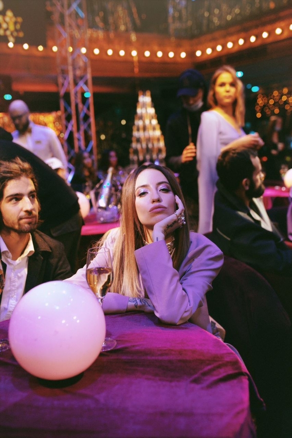 Надя Дорофеева хотела перенести запуск сольного проекта