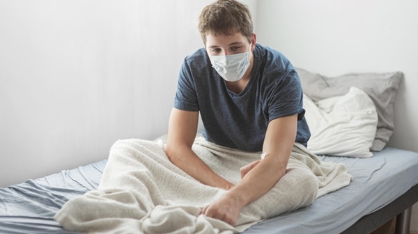 Медик назвал дату, когда коронавирус в Украине начнет сбавлять обороты