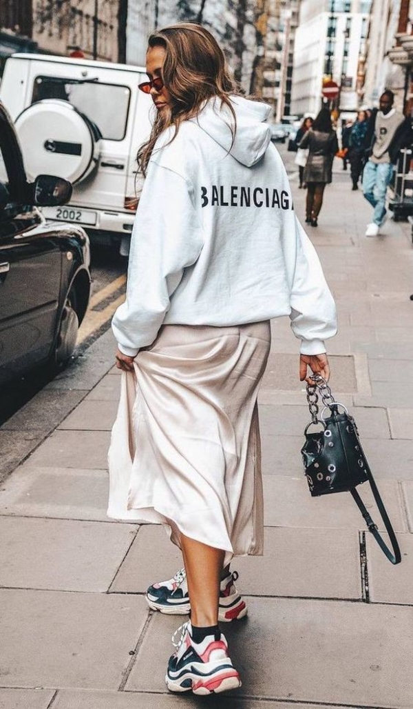 С чем носить объемное худи зимой: 5 стильных сочетаний