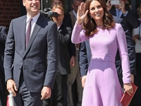 Герцоги Кембриджские выпустили рождественскую открытку с тремя детьми