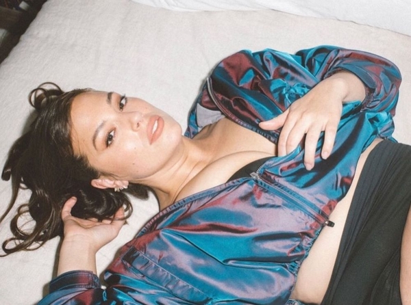 Глазами мужа: Эшли Грэм запостила постельные кадры