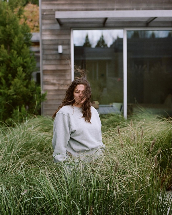 Глазами мужа: Эшли Грэм запостила постельные кадры