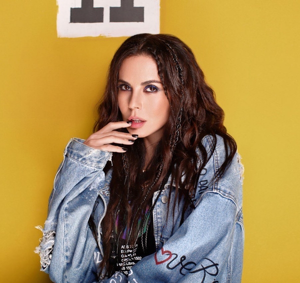 «Какая вкуснятина»: Настя Каменских показала, чем питается на самом деле