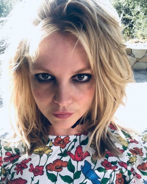 Муха на глазу: Бритни Спирс шокировала фанатов странным снимком