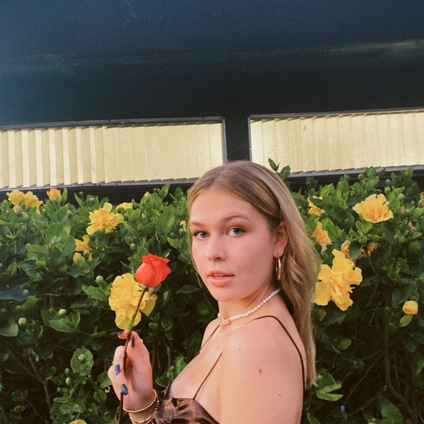 Старшая дочь Веры Брежневой сверкнула аппетитными формами в бикини