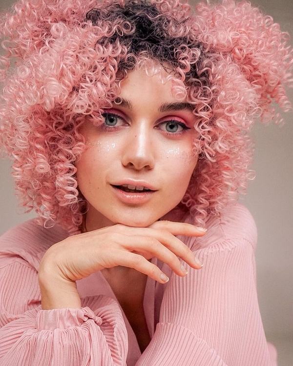 «Это было отвратительно»: Jerry Heil рассказала о первом поцелуе в 17 лет