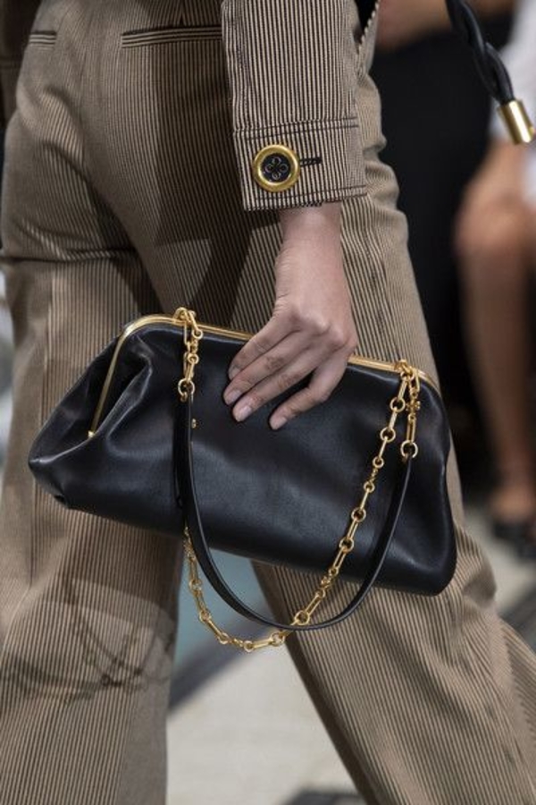 Для Нового года и не только: 4 идеальные сумки