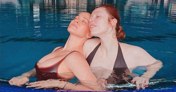 Плакидюк запостила кокетливое селфи со звездой Playboy Астафьевой