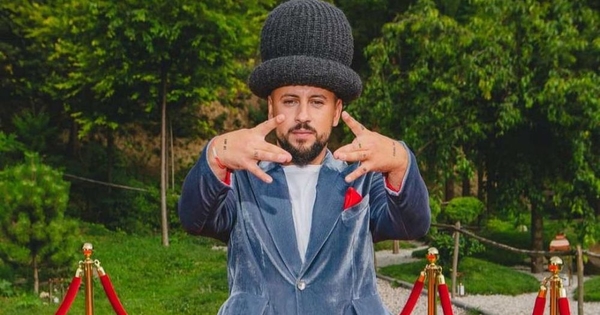 MONATIK показал, как проводит время с детьми на дорогом курорте