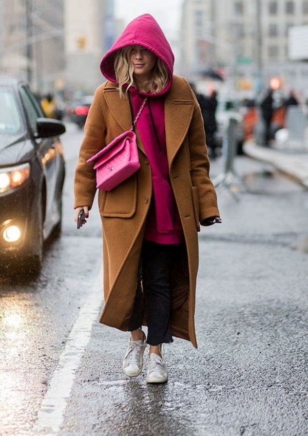 Самый летний и яркий цвет: как носить розовый зимой