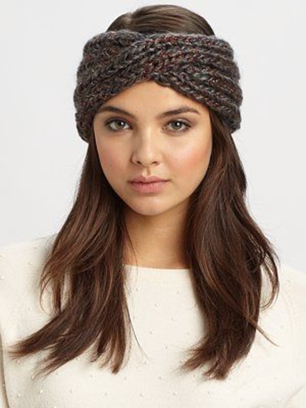 Вместо шапки: 10 стильных повязок на голову для зимних прогулок