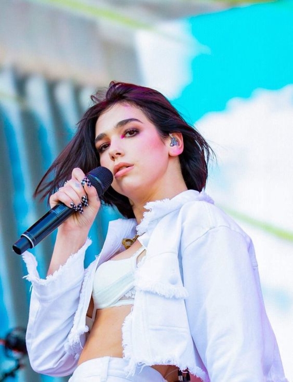 Дуа Липа в самом провокационном платье из тех, что вы видели