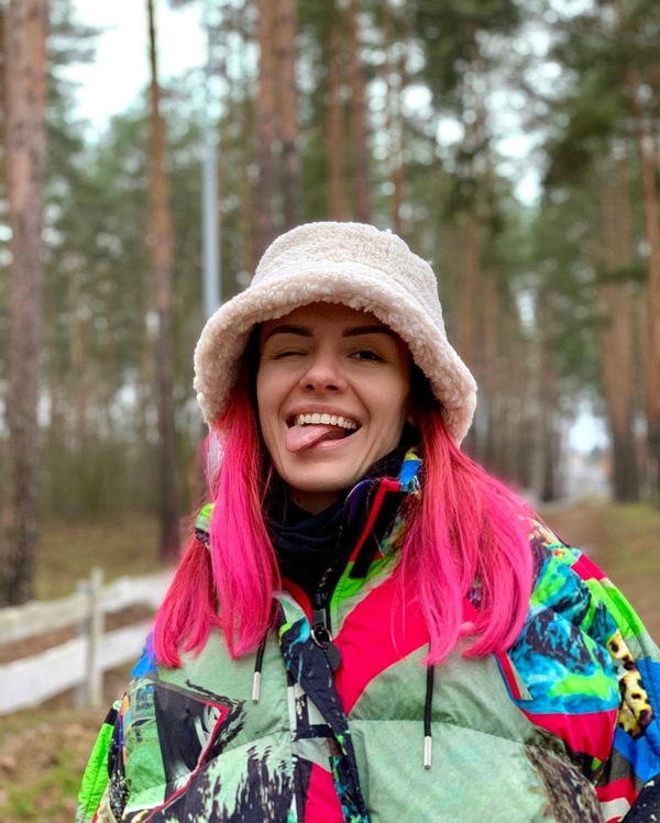 Прикрылась одеялом: MamaRika снялась полностью обнаженной