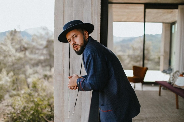 MONATIK поразил фанов эффектной стройкой на голове