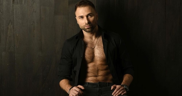 "Холостяк" Макс Михайлюк показал редкие фото со своей девушкой