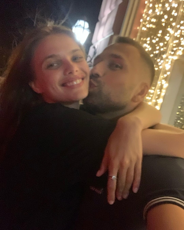 "Холостяк" Макс Михайлюк показал редкие фото со своей девушкой