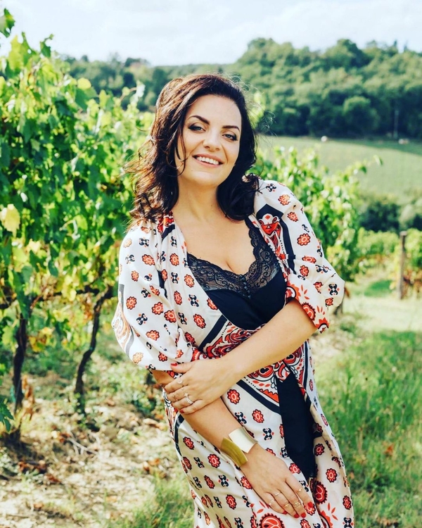 Наталья Холоденко приобрела себе дорогущую картину Бориса Гребенщикова