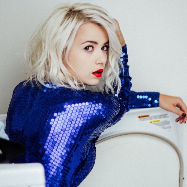 Мика Ньютон показала архивный кадр со времен борьбы с онкологией