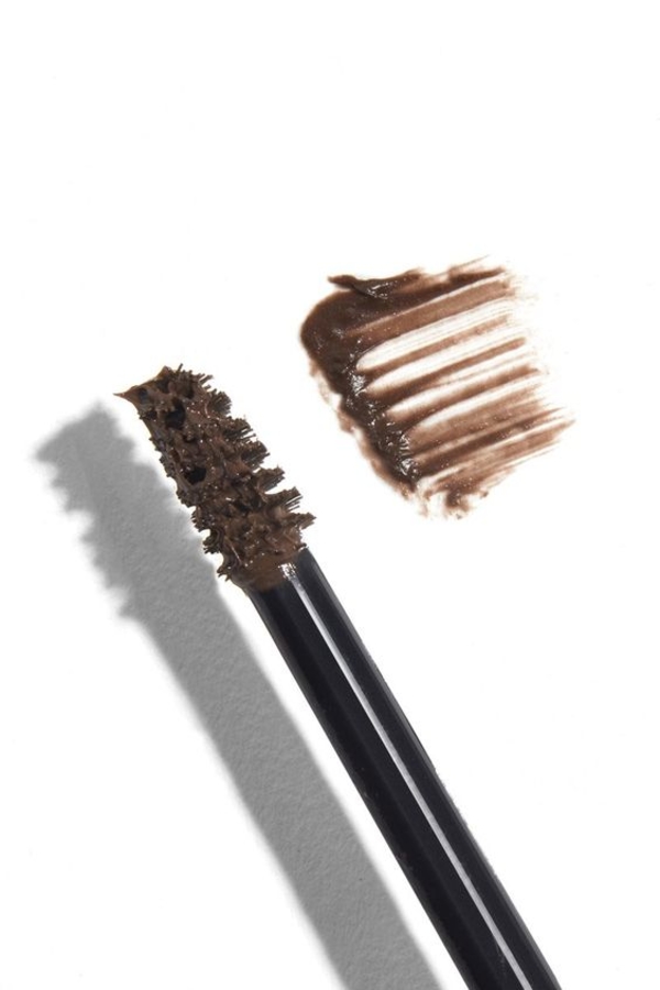 Идеальный взгляд: зачем нужен гель для бровей и как им правильно пользоваться