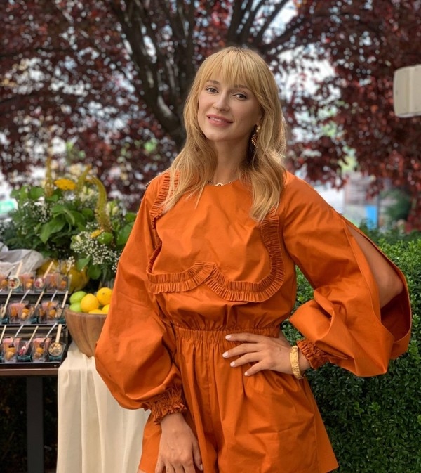 TAYANNA искупалась в проруби топлес - фото