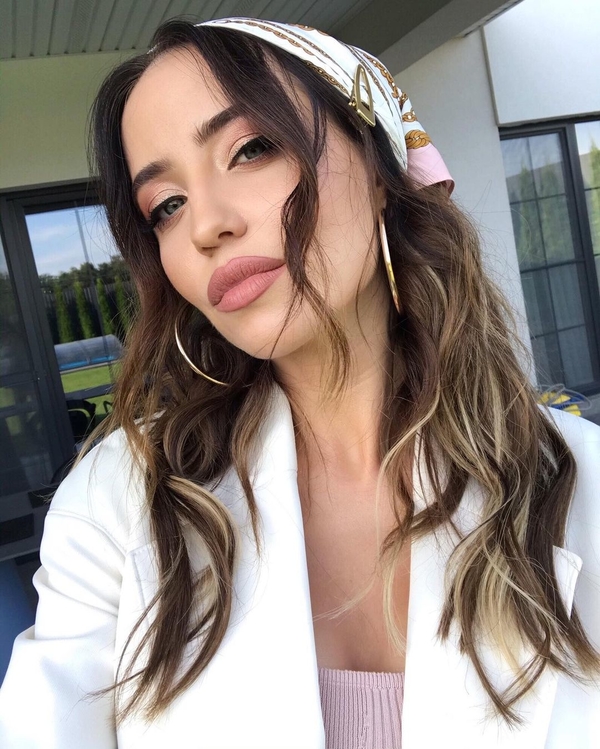 С разных ракурсов: Надя Дорофеева засветила свое шикарное тело в бикини