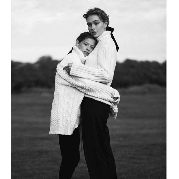 Вера Брежнева показала редкие фото с обеими дочерьми