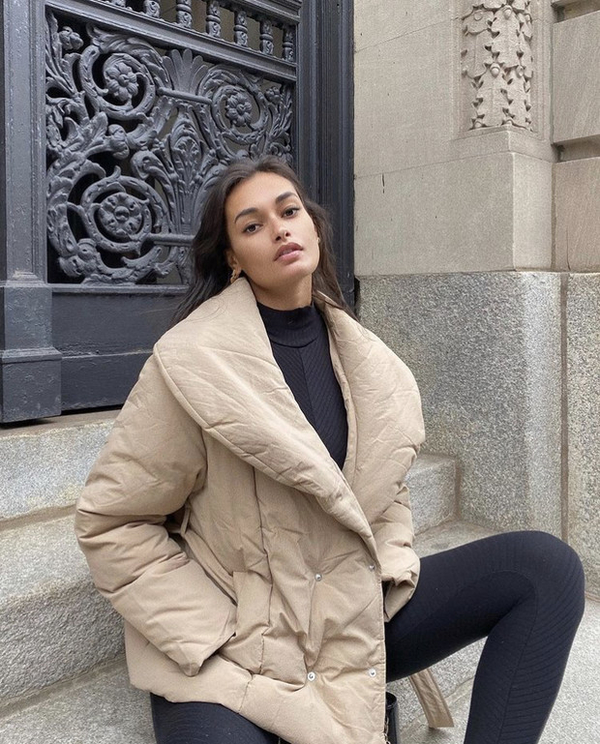 Этот пуховик будет вас греть всю оставшуюся зиму: показывает Жизель Оливейра