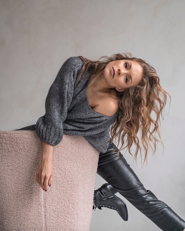 "Немного баловства": Алена Шоптенко покрутила ягодицами на камеру