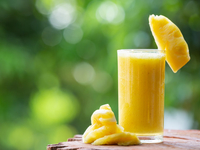 5 соков, которые помогают справиться с запорами