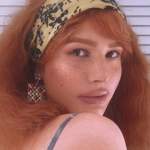 Редкий кадр: Певица-трансгендер Зианджа показала новое фото